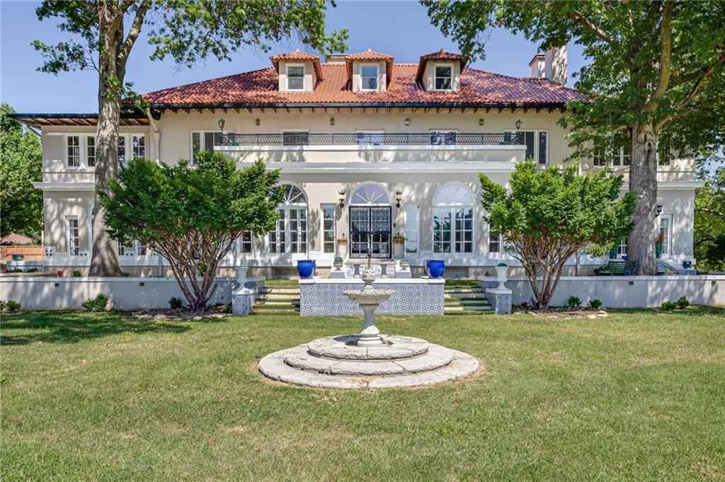 1018 W St Maartens Dr  