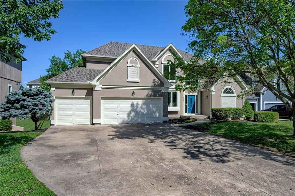 313 NE Oaks Rdg Dr  