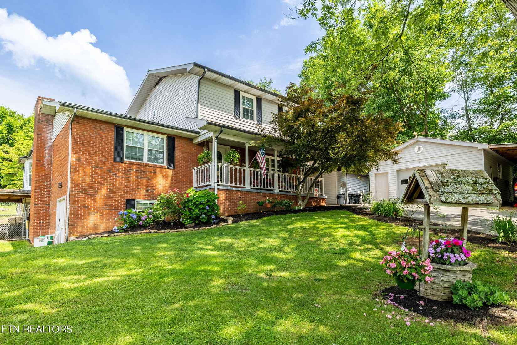 2814 MONTVALE RD  