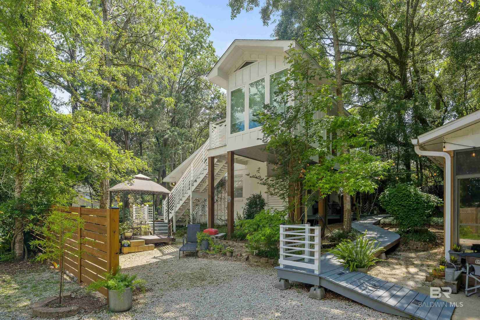 571 Dogwood Ave  