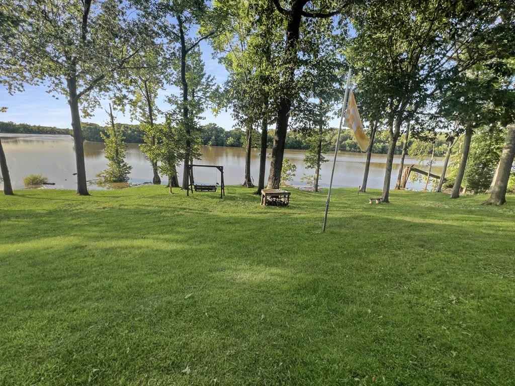 206 Lakeshore Dr N  