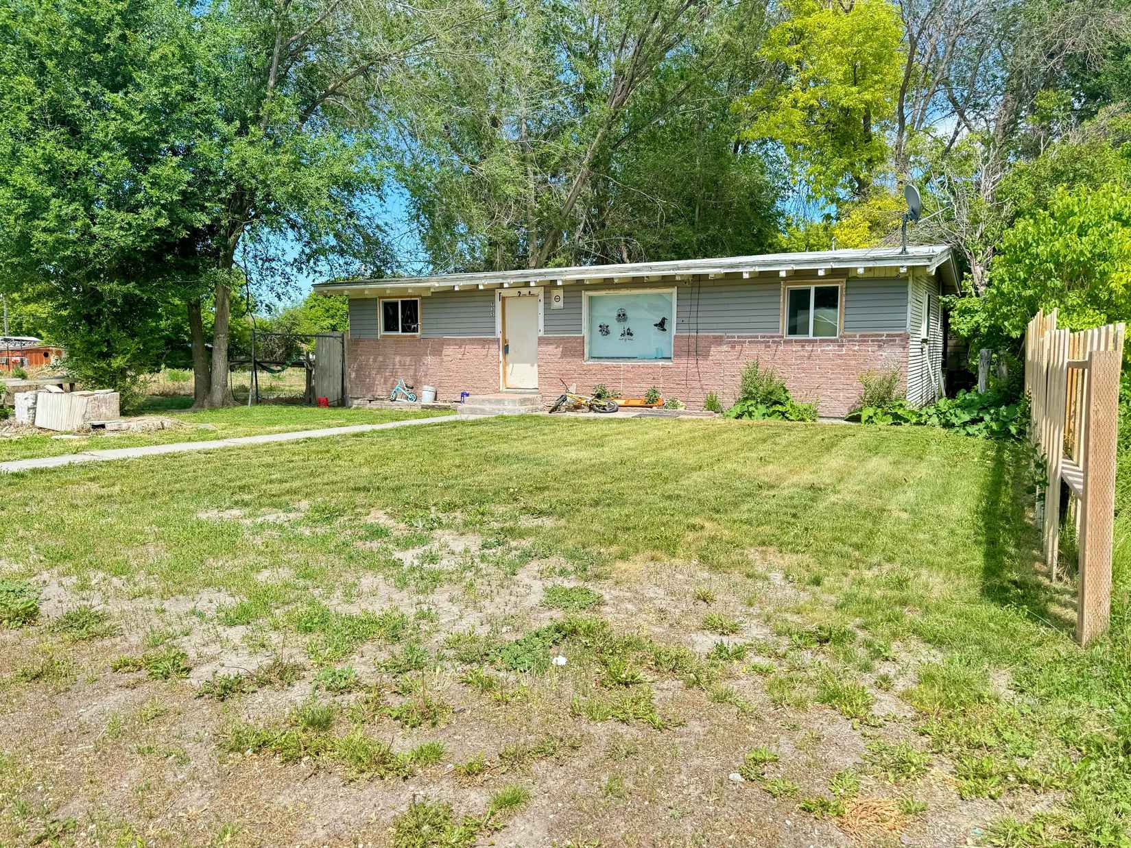 935 Burton Ave  