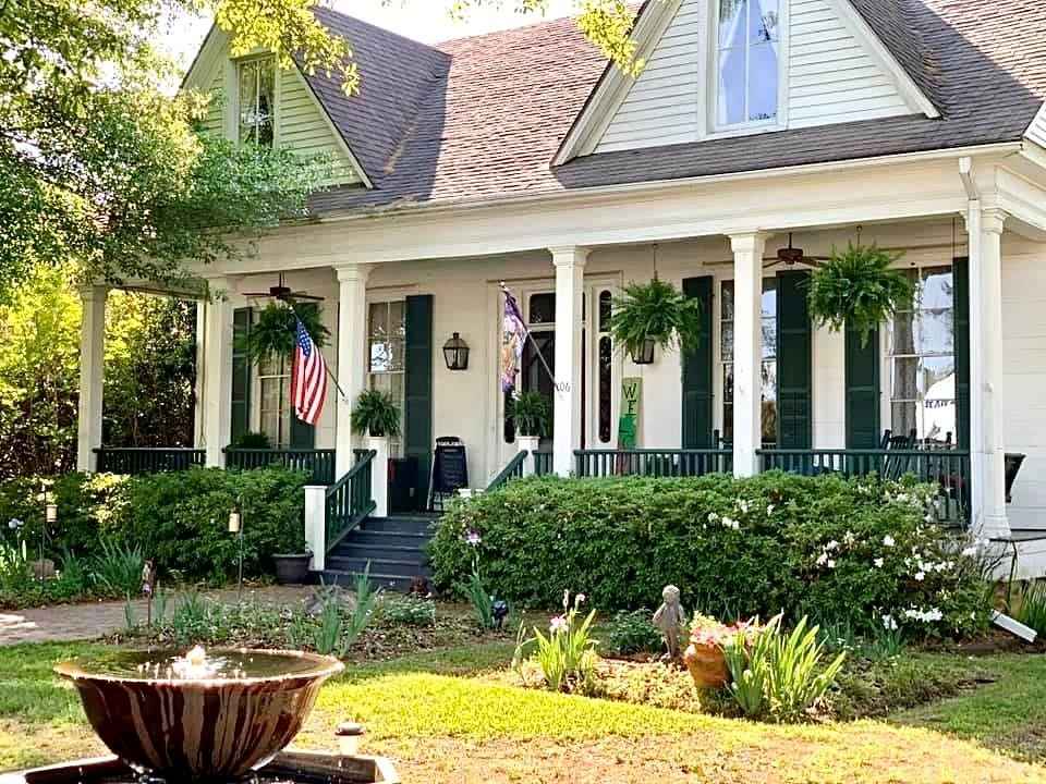 106 W Railroad Ave S  