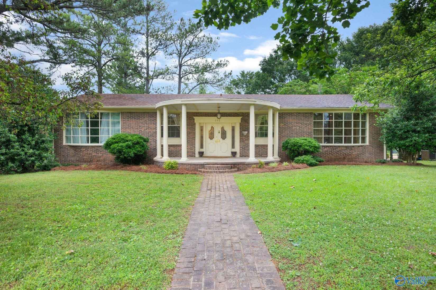 401 Cloverleaf Dr  