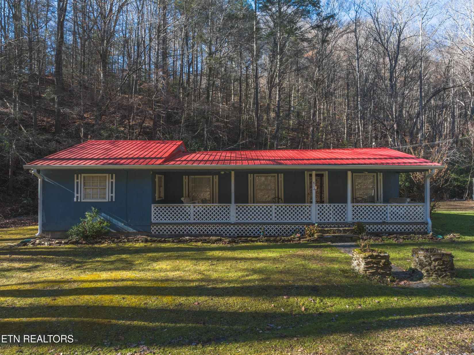 814 Adams Ln  