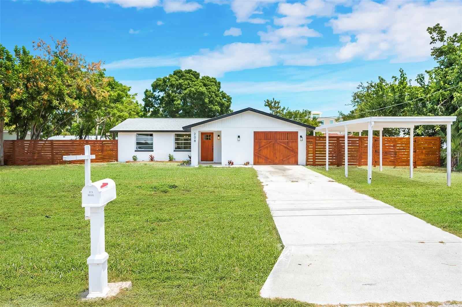 208 Palmetto Rd W  