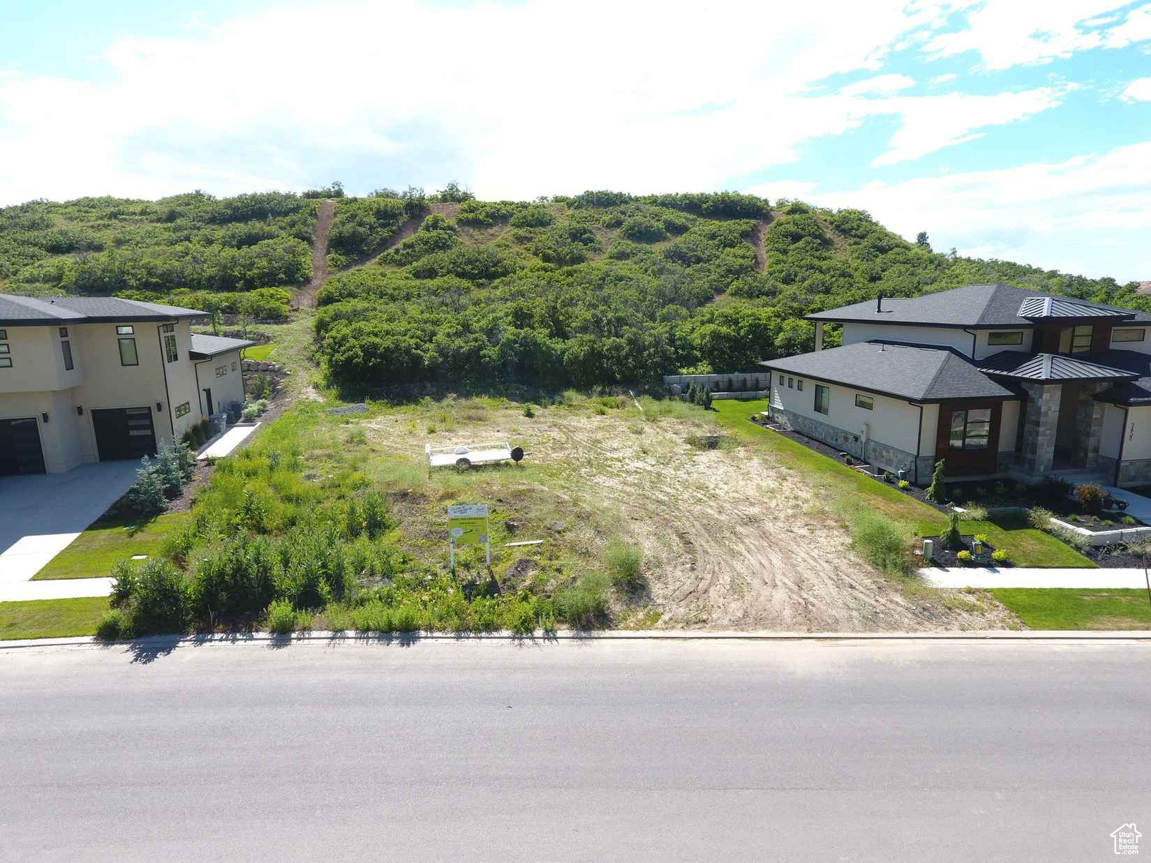 3482 S MAPLE Ests DR  