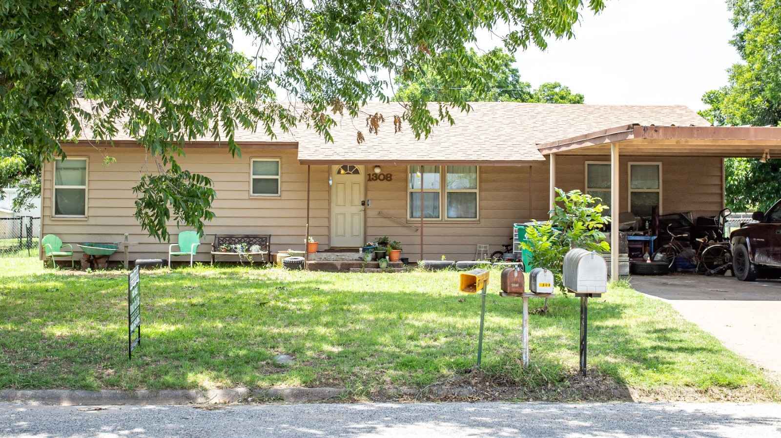 1308 Country Clb Rd  