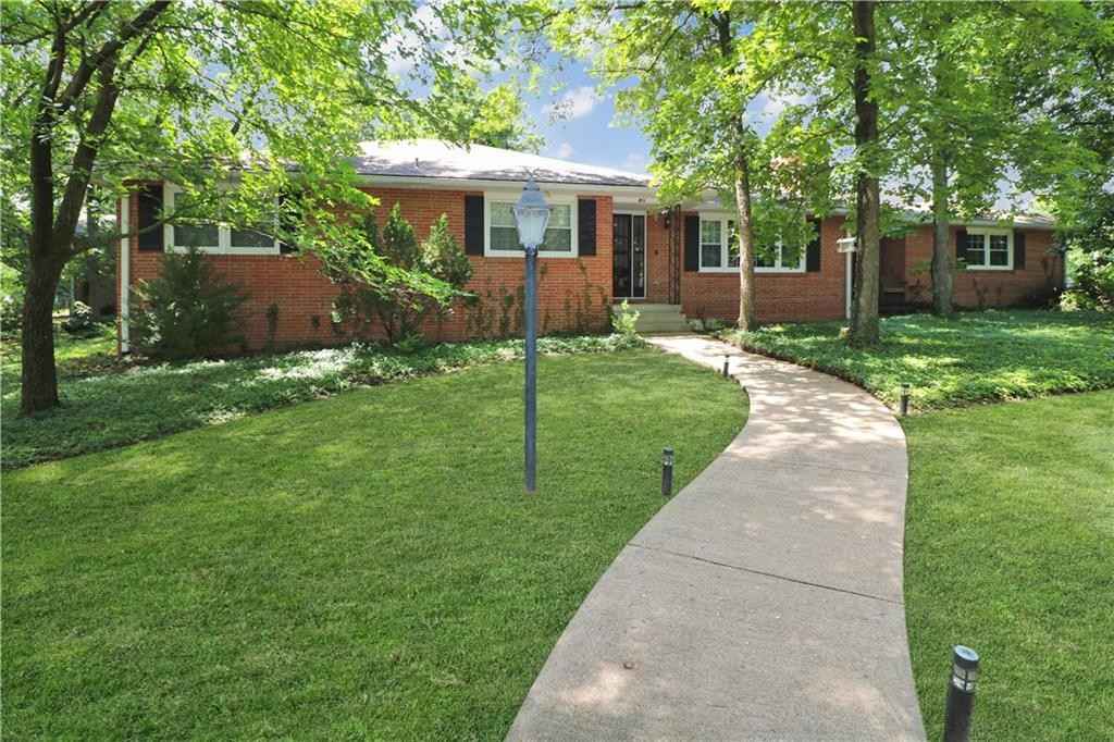 811 Laurel Dr  
