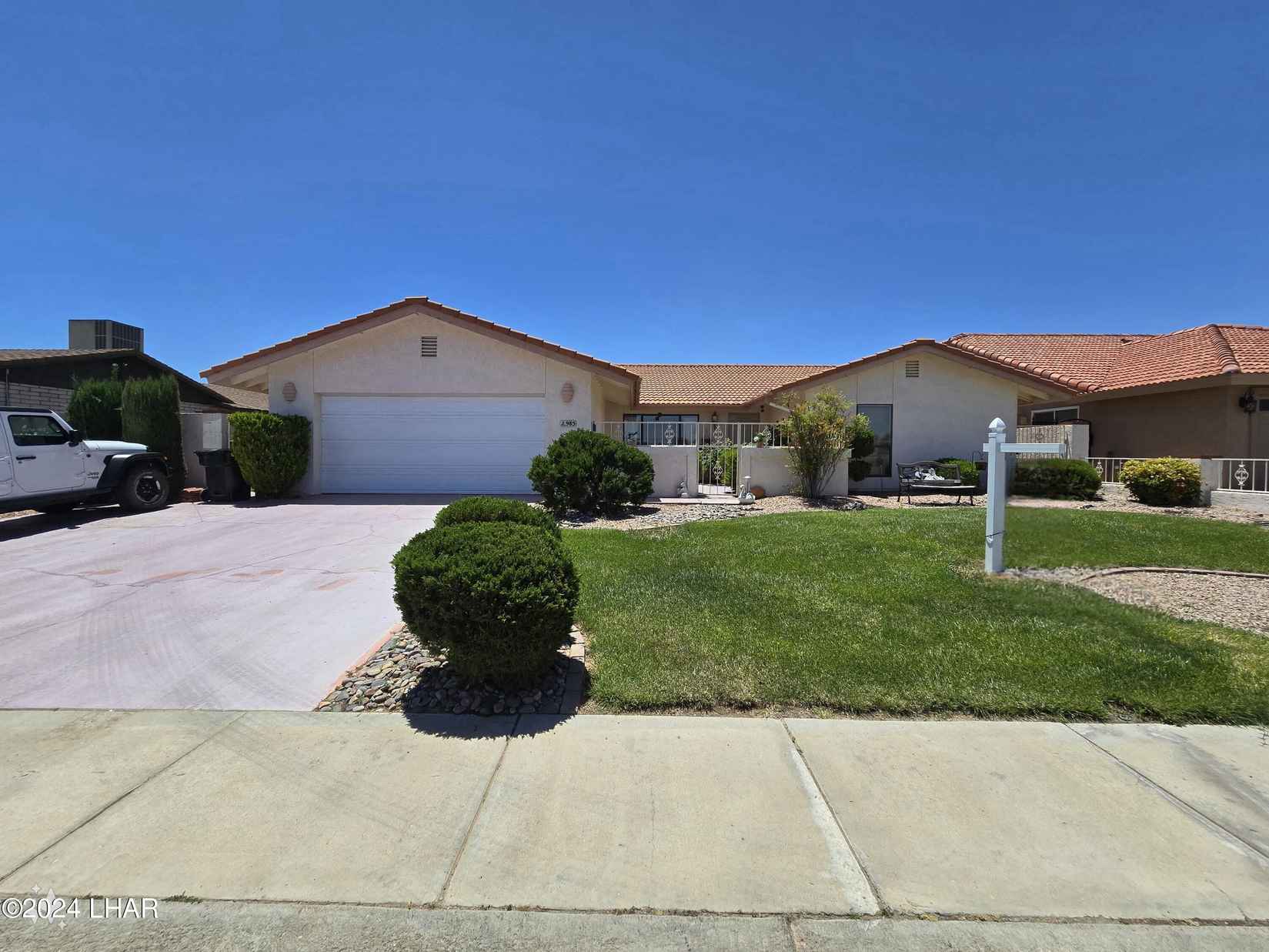 985 Country Clb Dr  