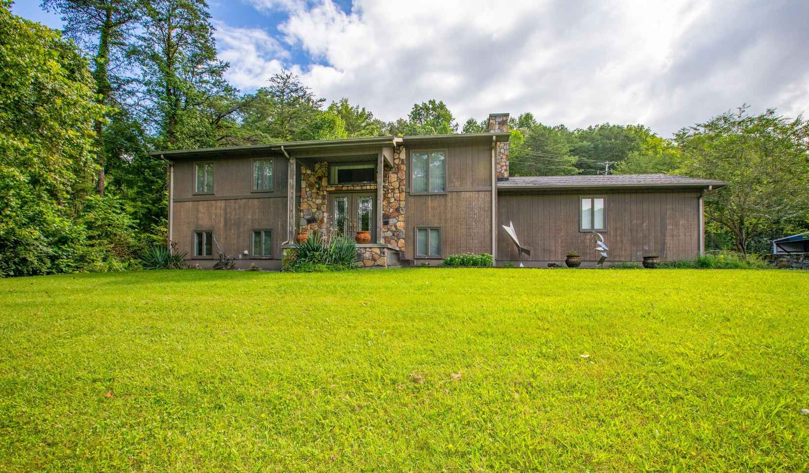 6254 North US 25  