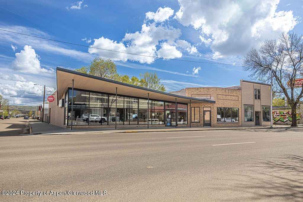 106 W Victory Way  