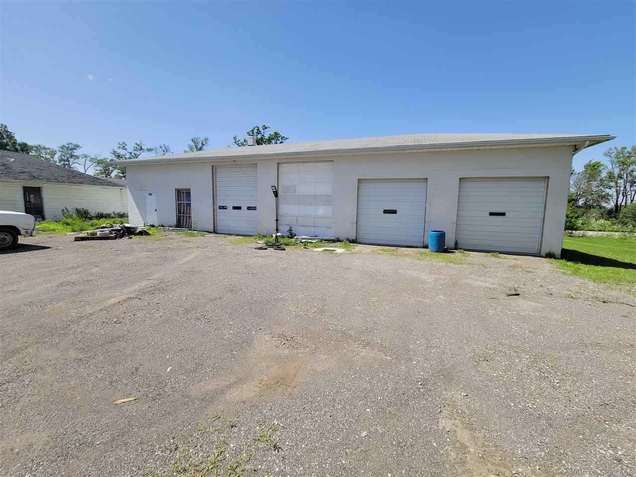 2115 Highway 6 Trl  