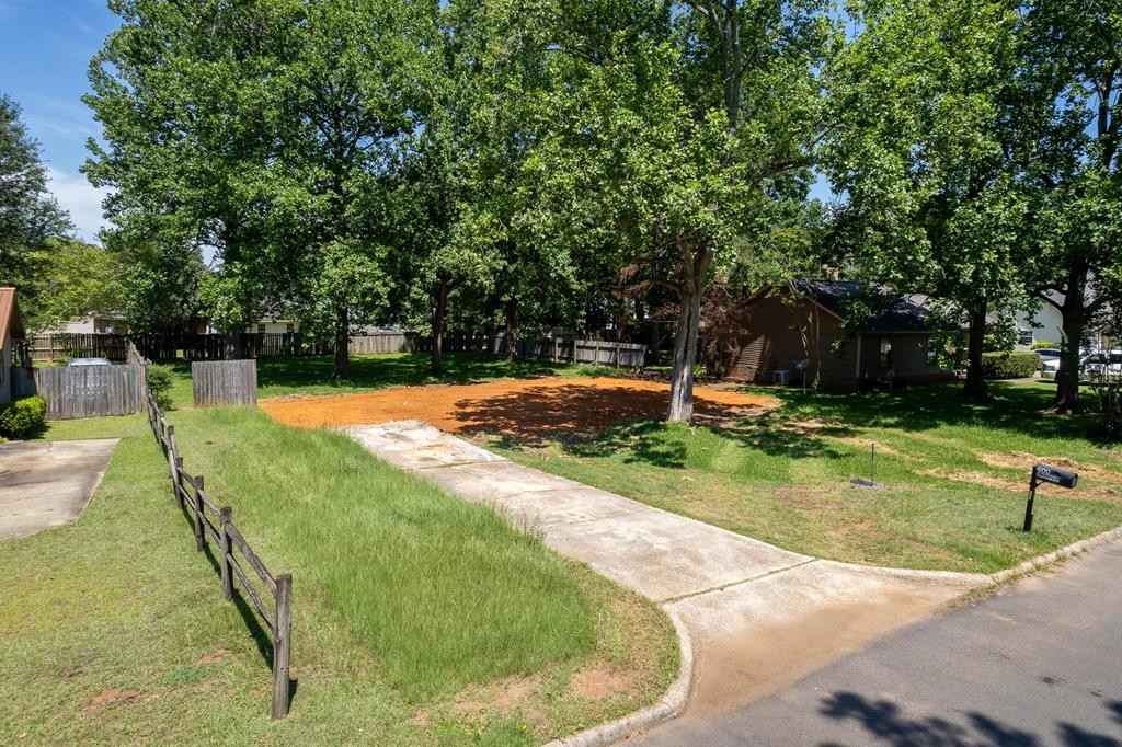 600 Chapelwood  