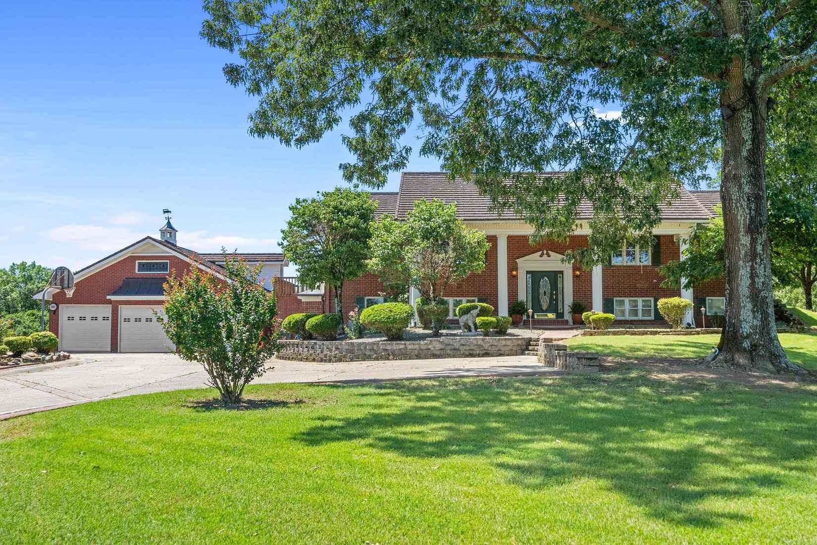 235 Fortress Ln  
