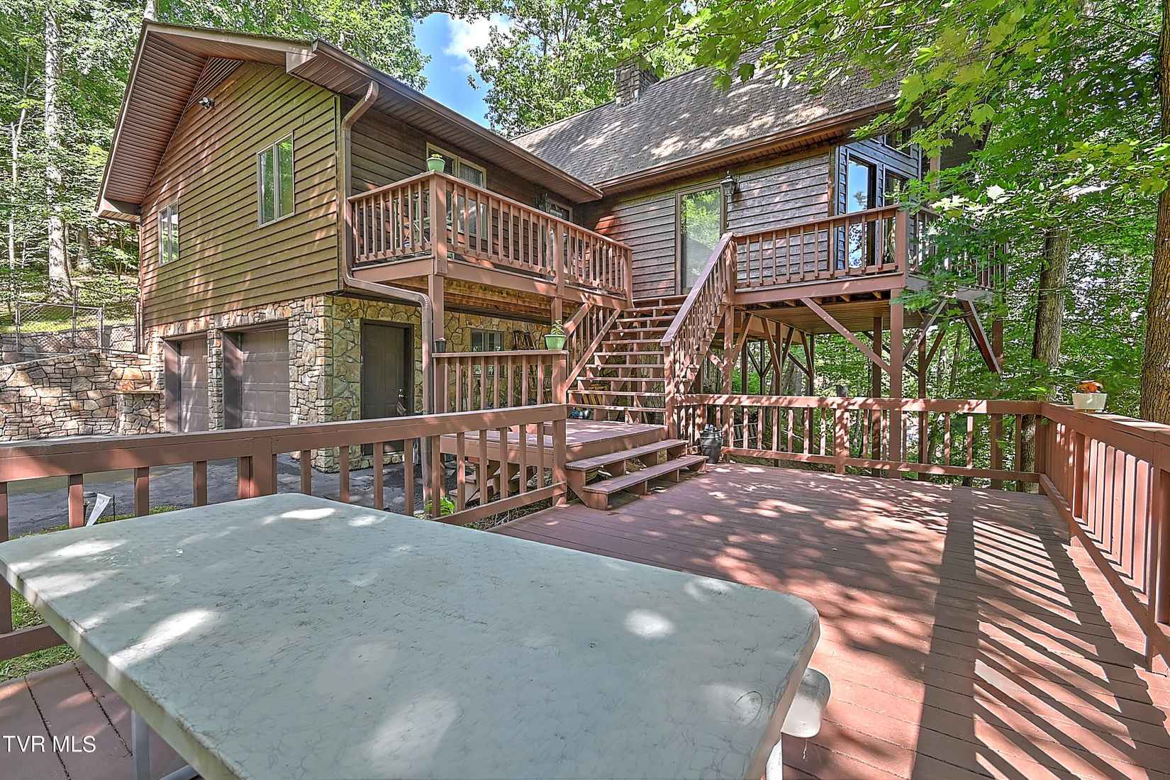 144 Hiddenwood Dr  