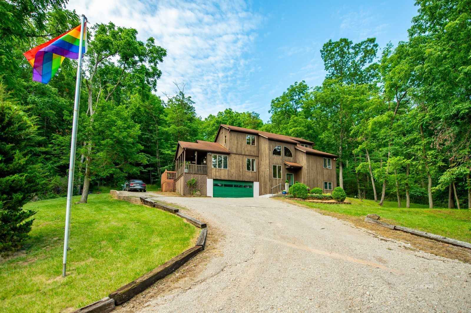 16 McGuffey Ln  