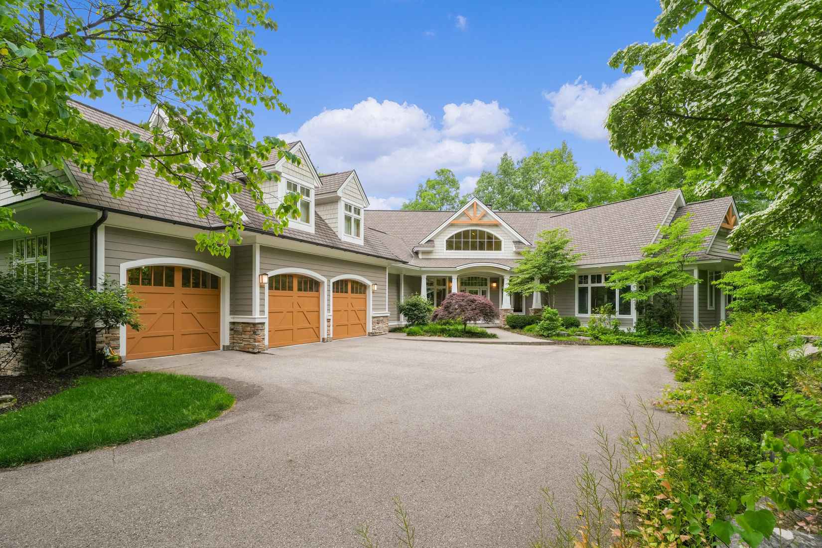 4987 Spring Ridge Dr NE  