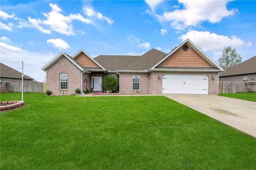 1004 Daniel LN  