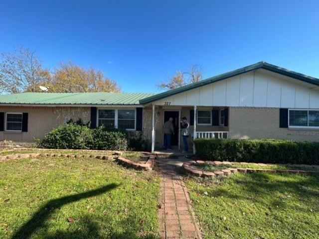 327 School House Rd  