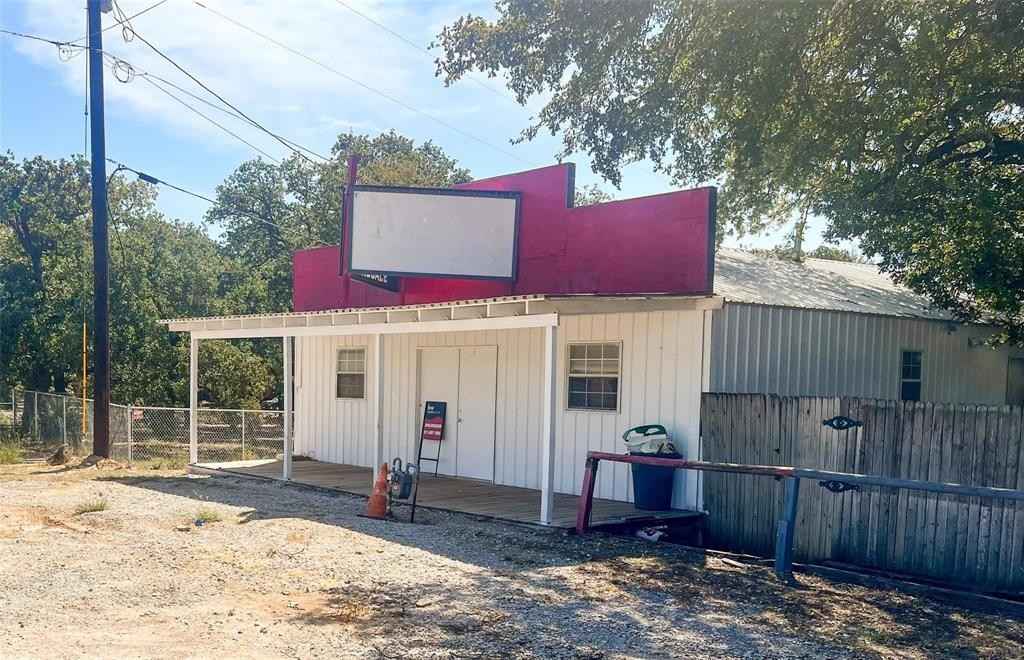 1833 W Hwy 199  