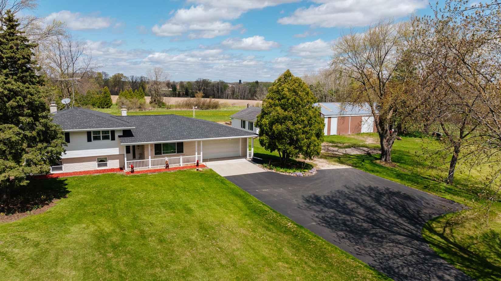 630 E Newark Dr  