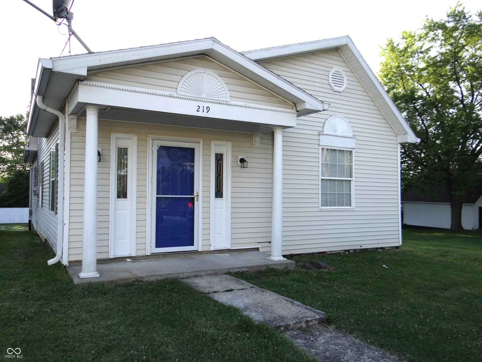 219 Illinois St  