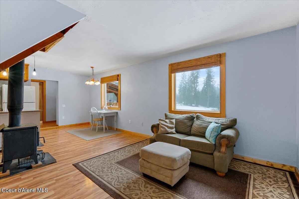 647 Private Dr  