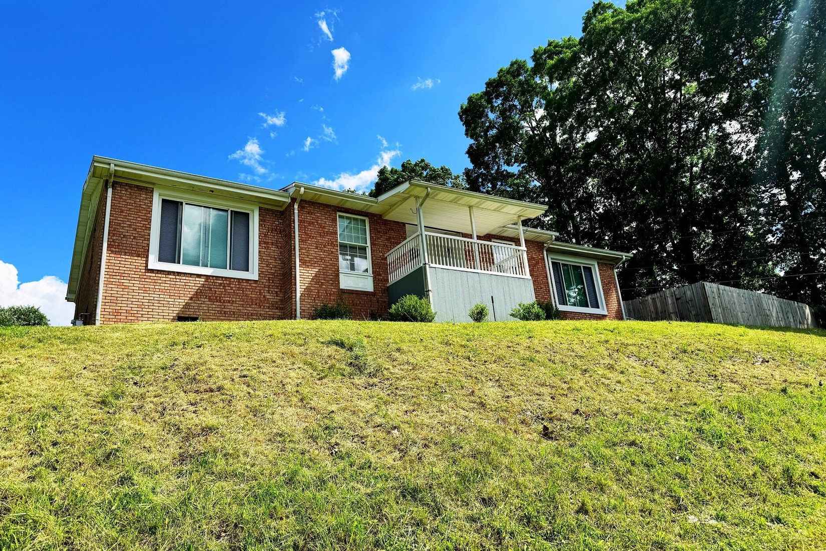 100 Mockingbird Hill Ln Ln  