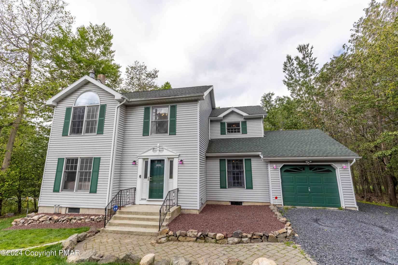 2462 Hidden Ln  
