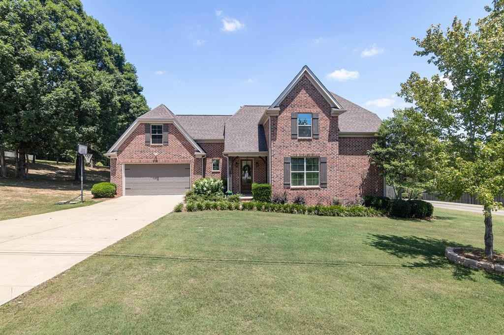 318 Lakes Dr North  