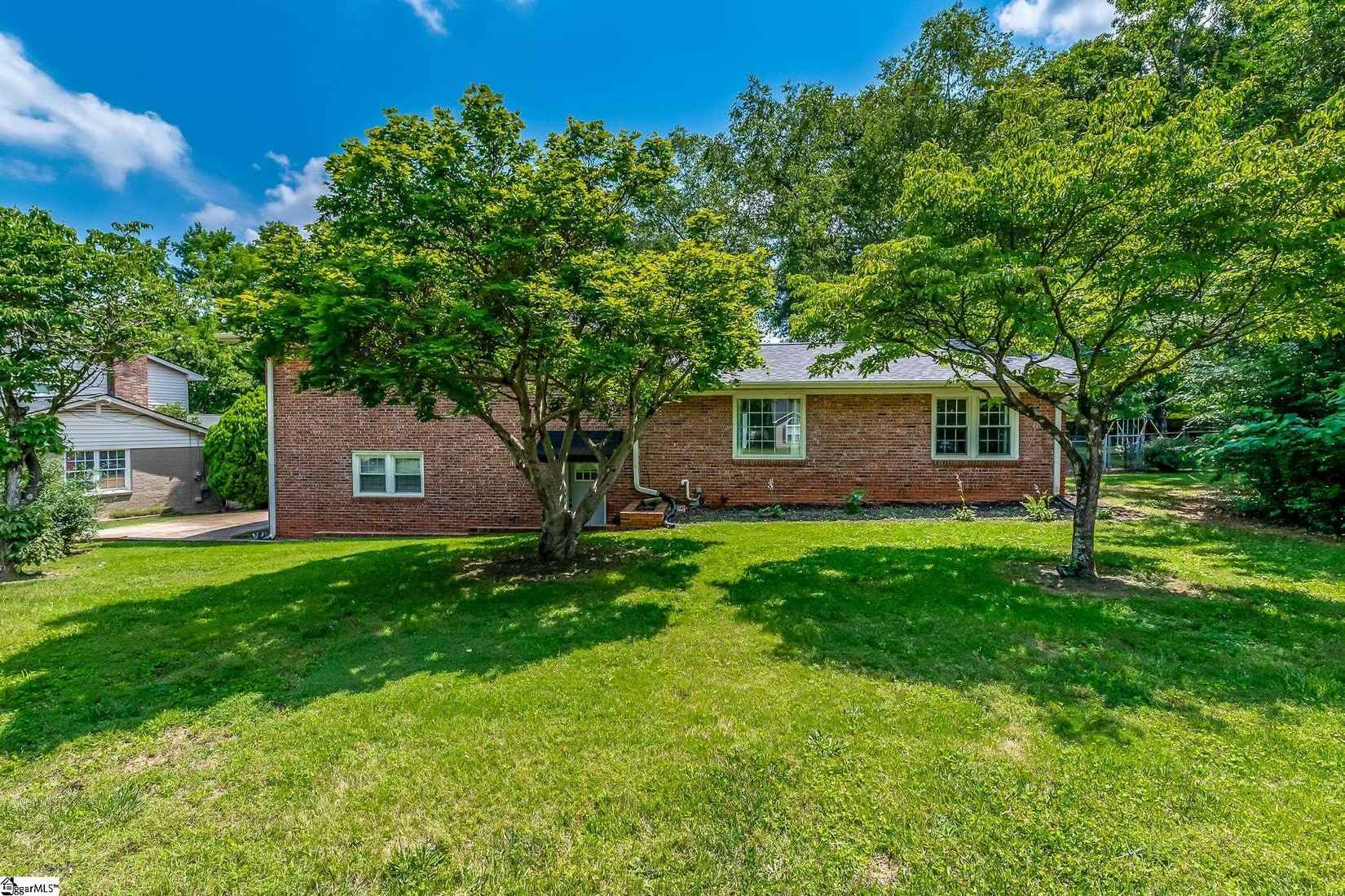 15 Holmsby Ln  