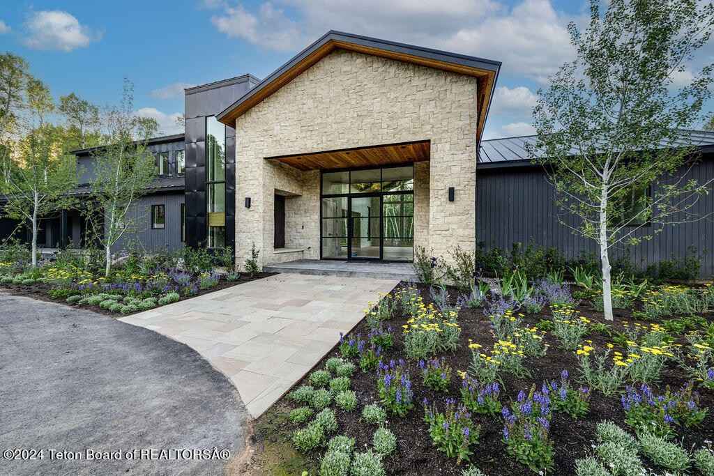 355 MEADOWLARK Rd  