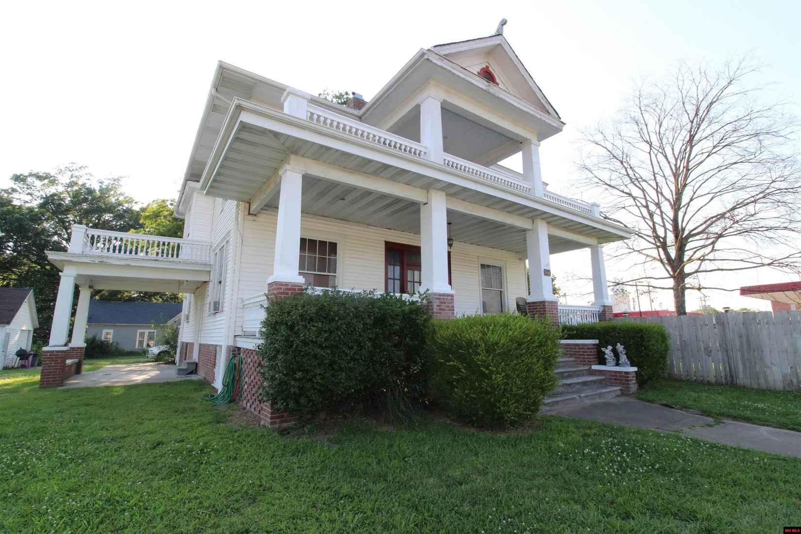 1001 S MAIN St  