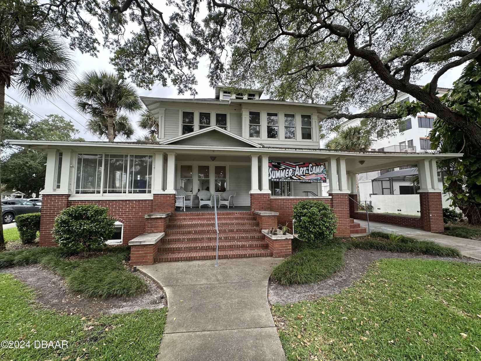 214 S Riverside Dr  