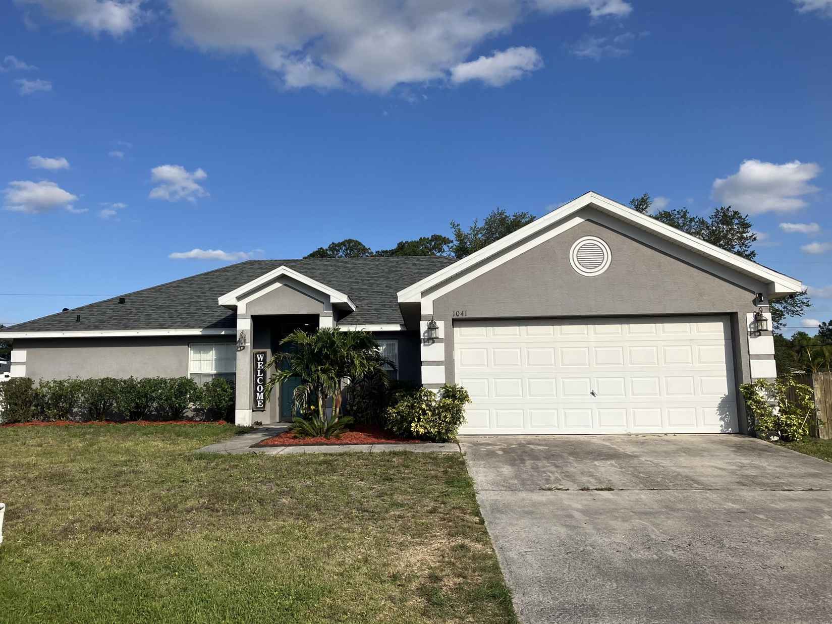 1041 Colonial Ave SE  