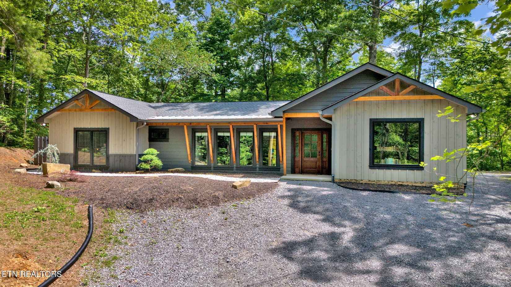 825 829 Willow Brook Way  