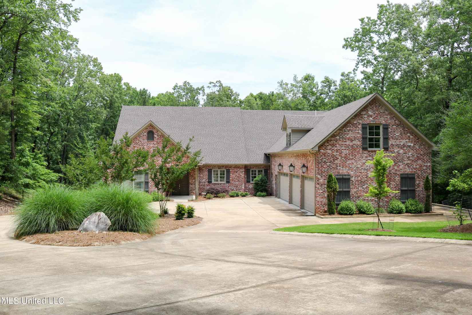 3010 HIGHLANDS CIR  