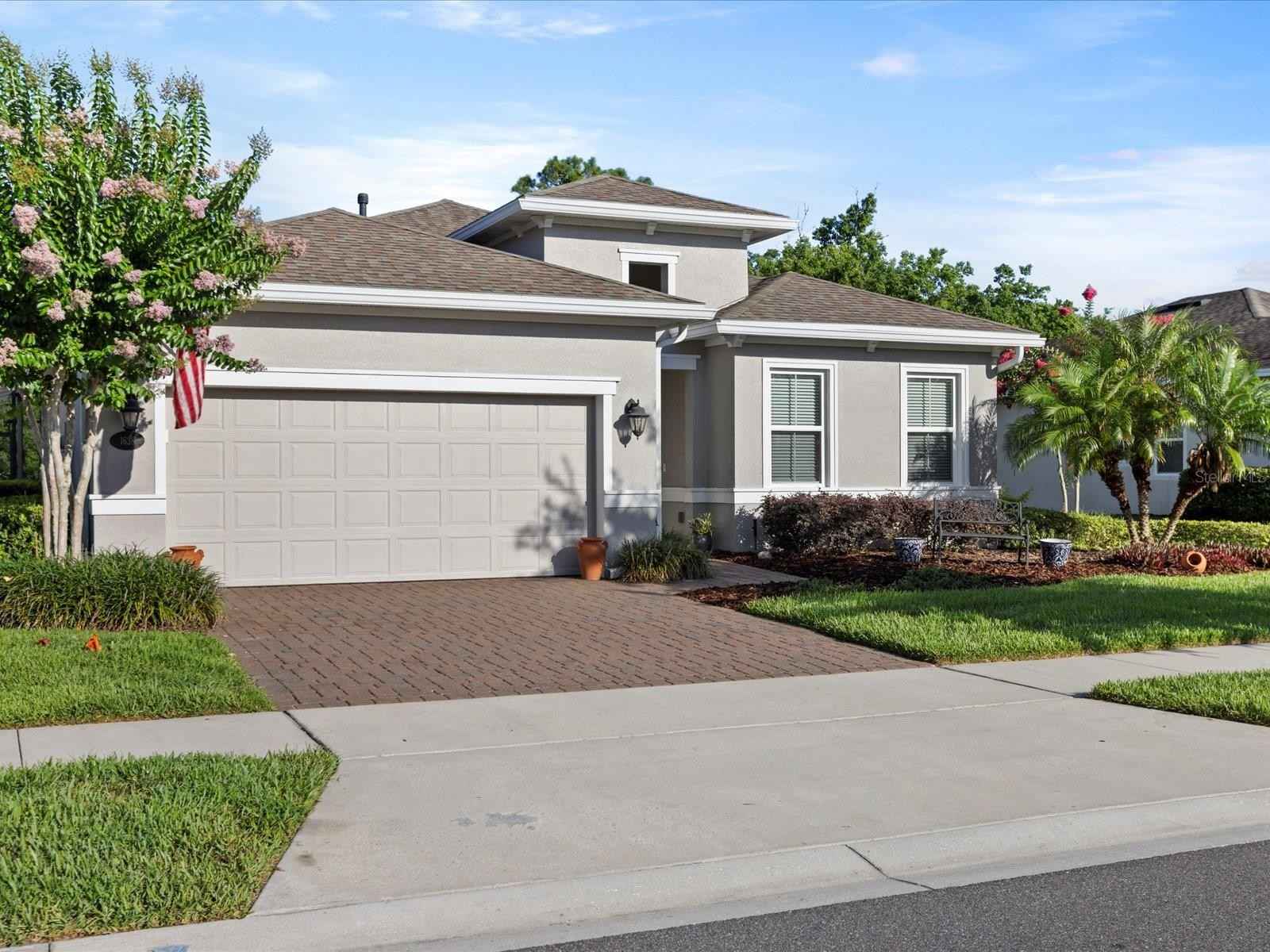 1638 VICTORIA Gdns Dr  