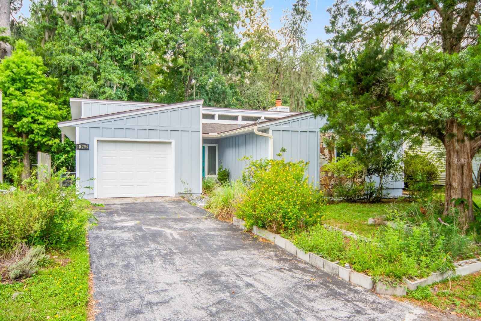 10704 Crk Dr  
