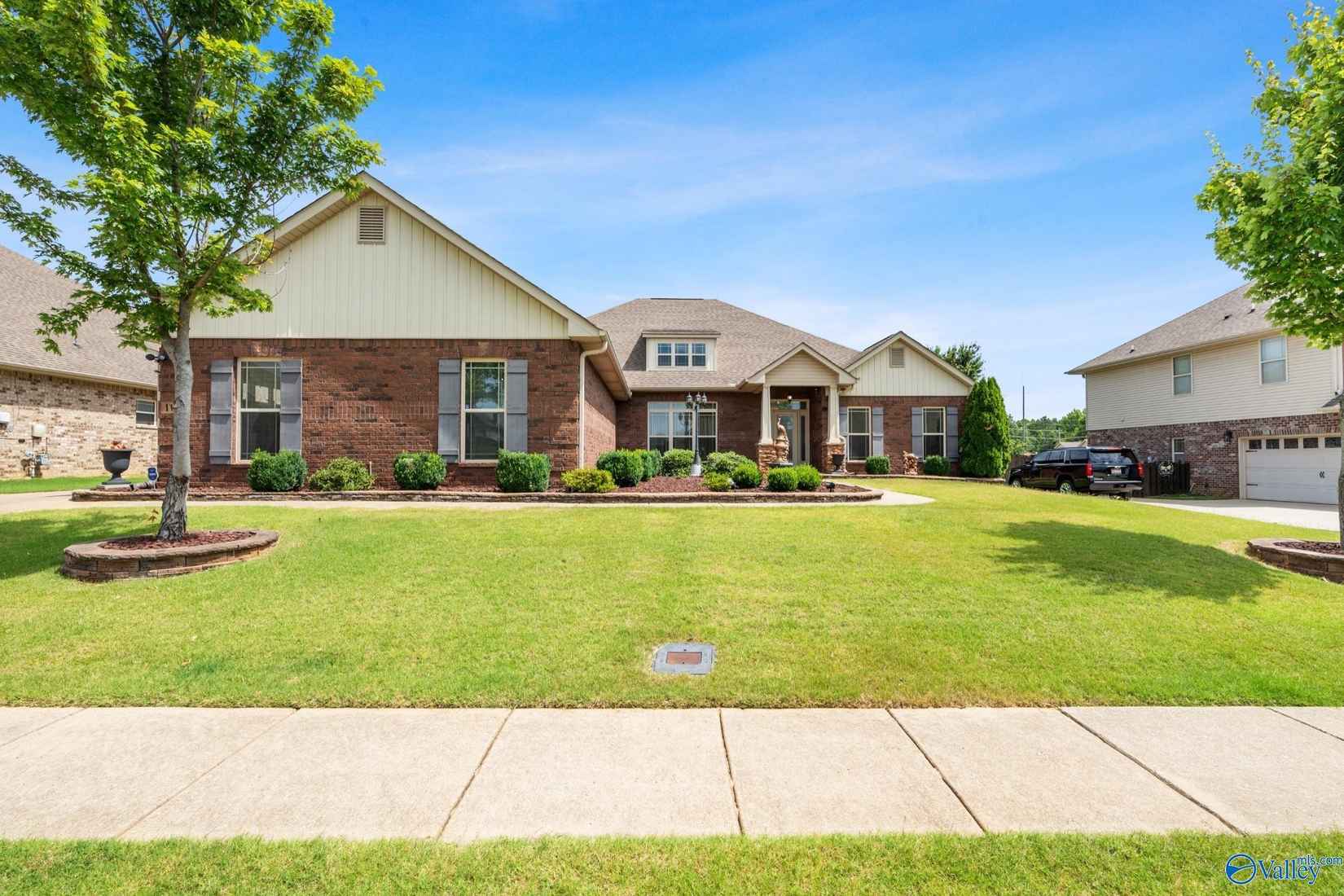 102 River Run Ln SW  