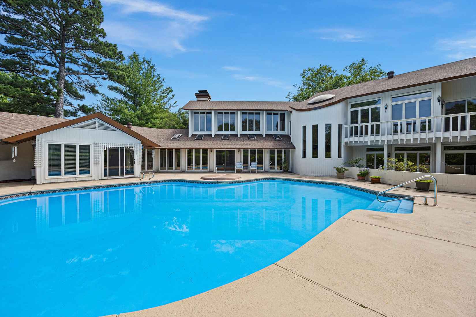 617 Hilltop Dr  