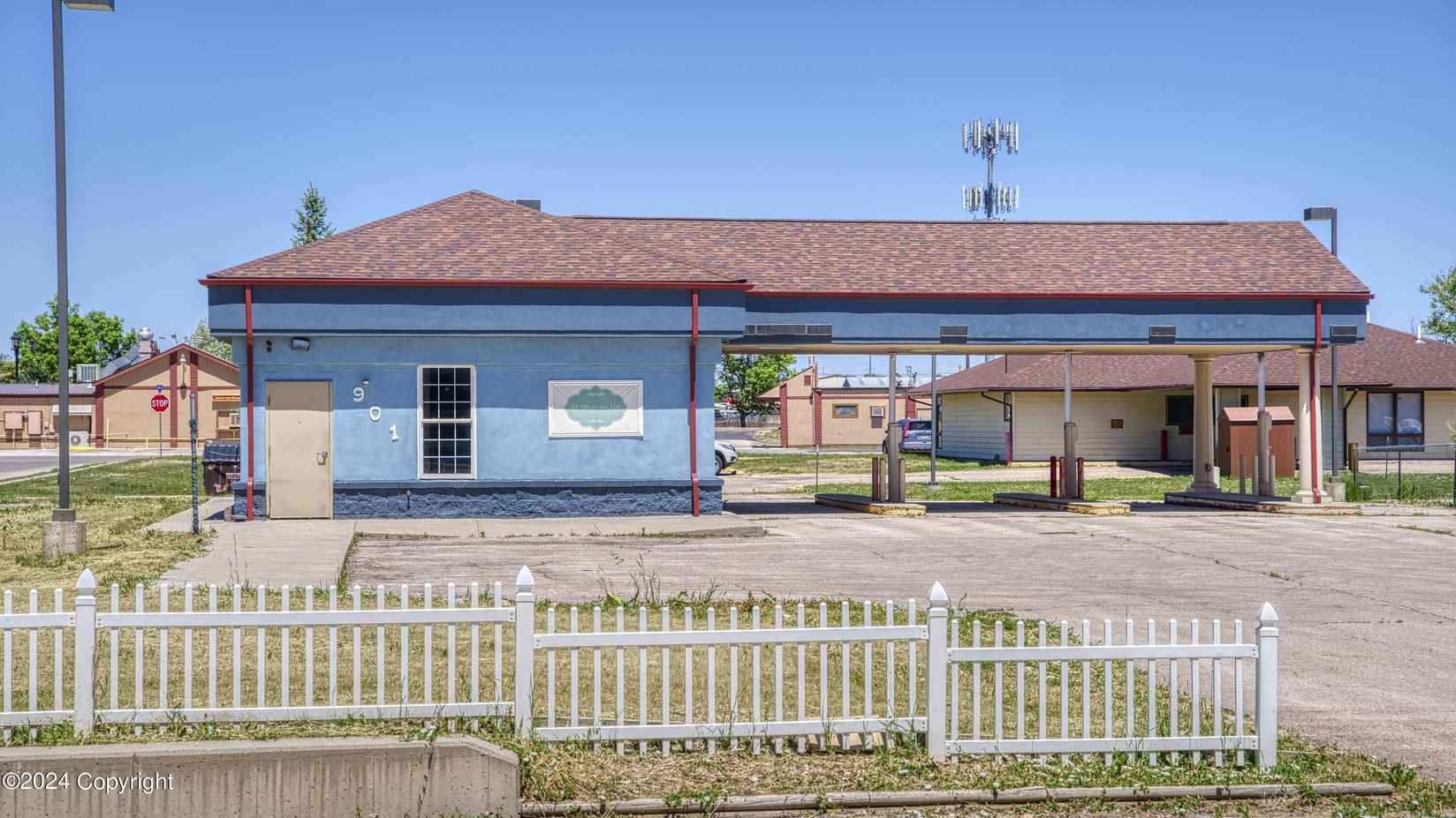901 E 4th St -  