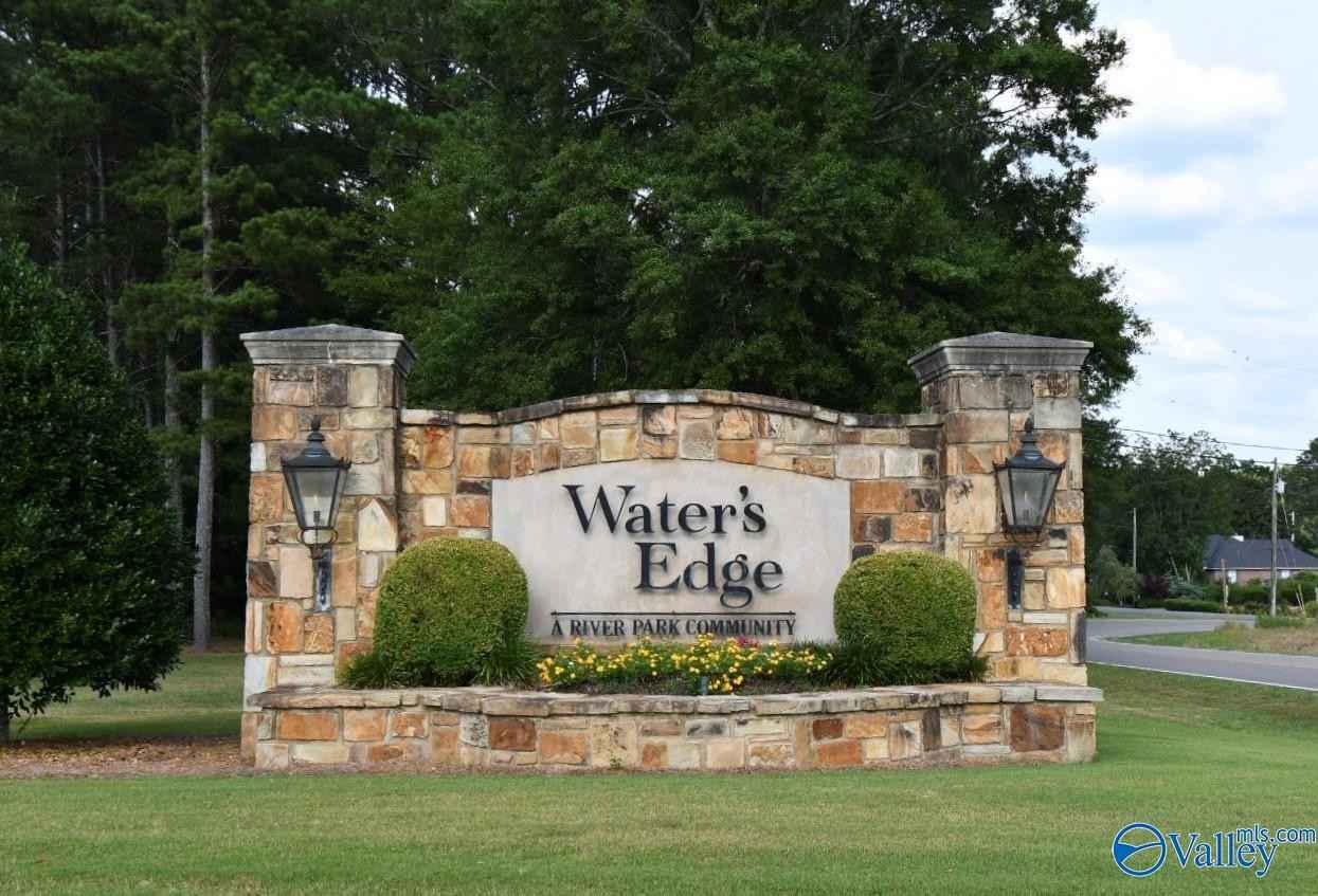 V21 Copper Leaf Walk  