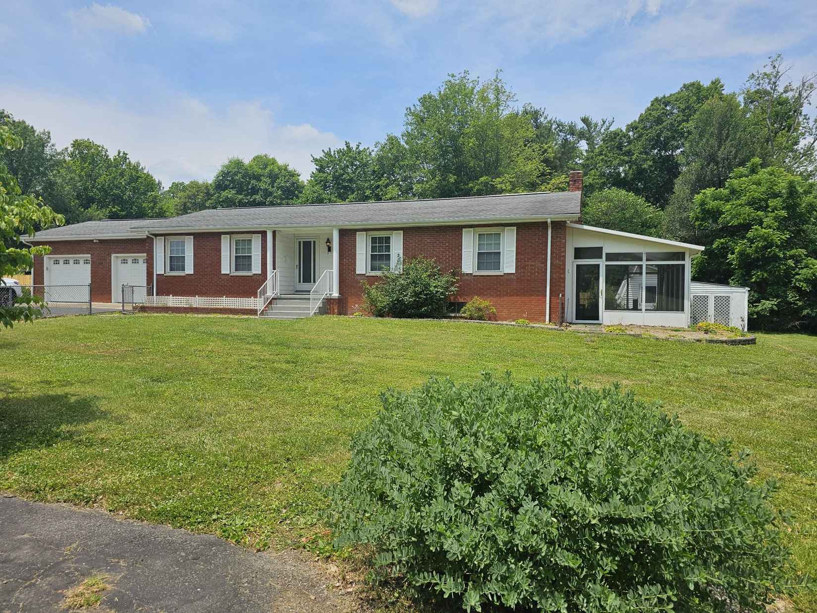 105 Ellen Ln  