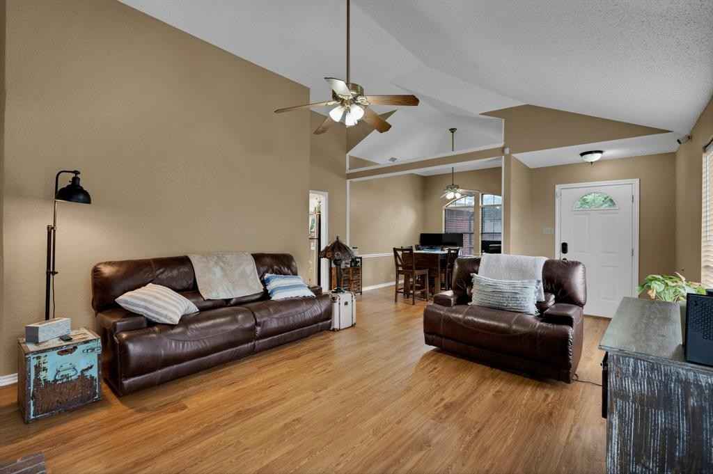 608 Reeves Ln  