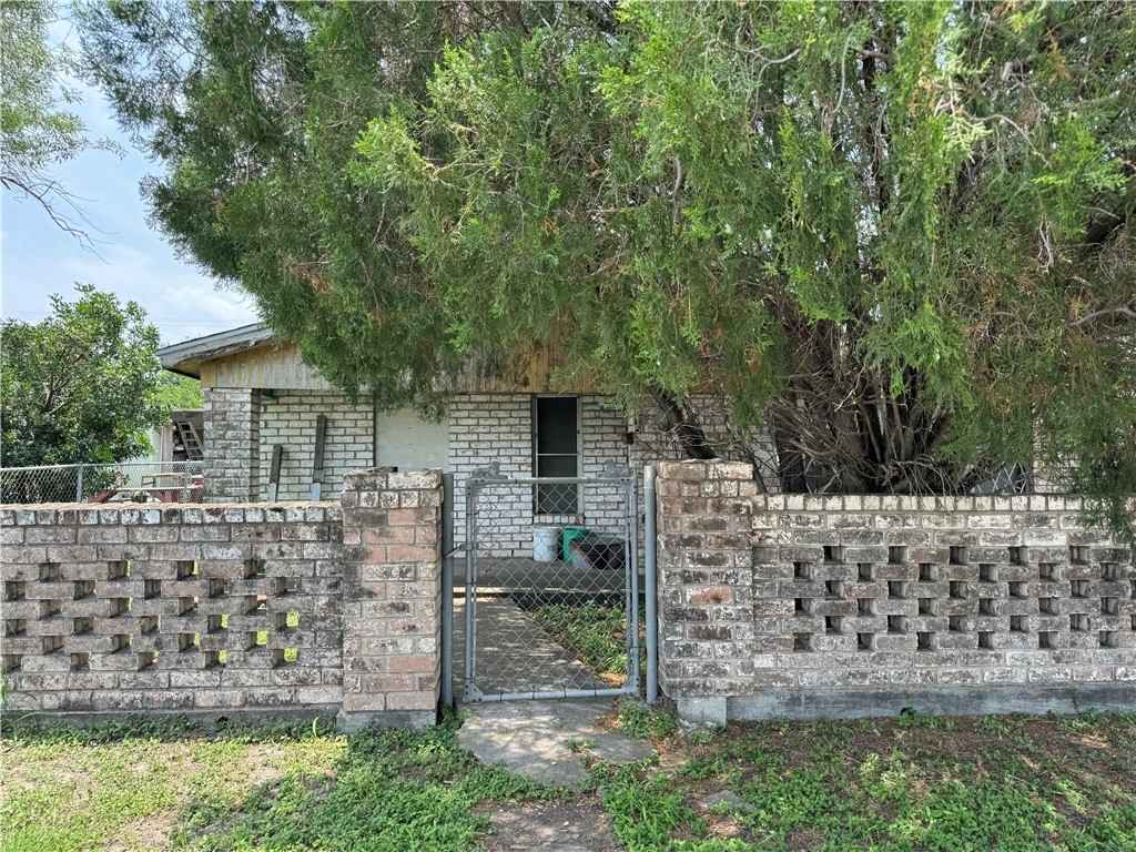 815 E SANTA GERTRUDIS  