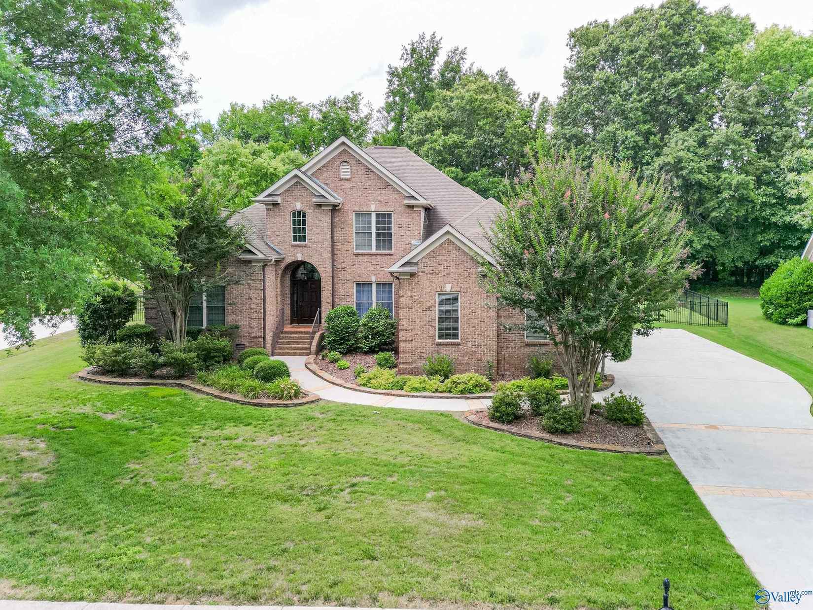 104 Stonecroft Dr  