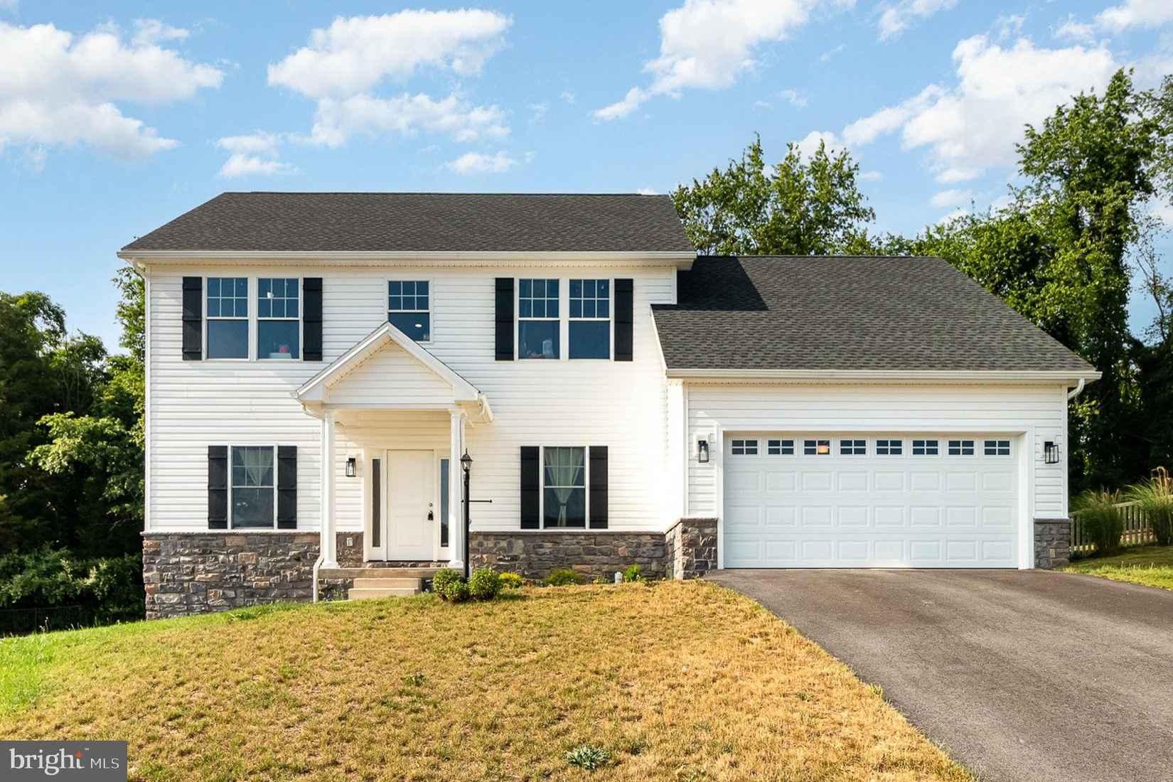 209 WHITE OAK Cir  