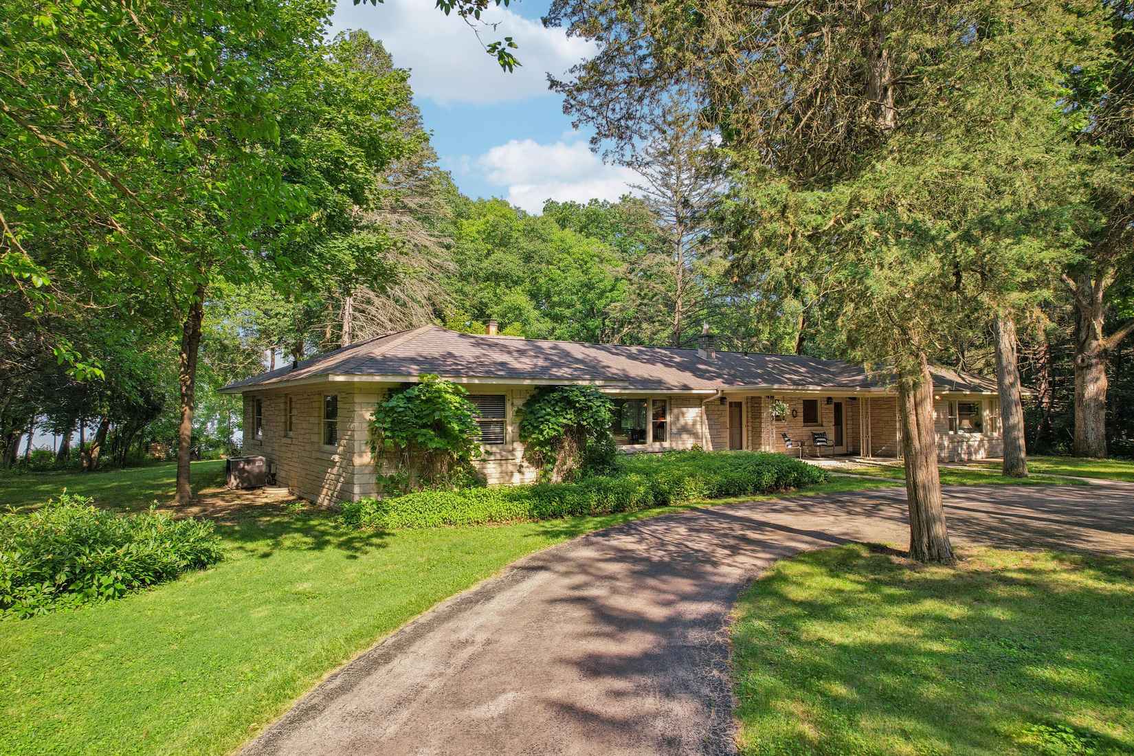 1330 N Dousman Rd  